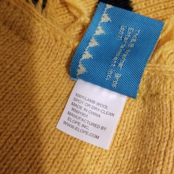 Hufflepuff   Scarf - Picture 6 of 8